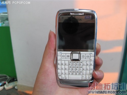 清澈纯情个性魅力 3款白色系手机推荐