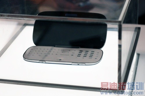 09ͨѶչ����Ϊ4������Բ�Ʒ������