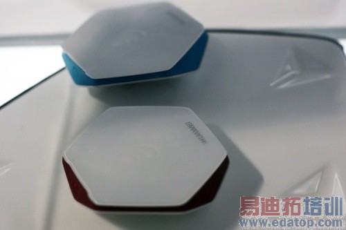 09ͨѶչ����Ϊ4������Բ�Ʒ������