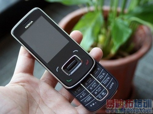 诺基亚8208已上市 电信天翼3G又一新作