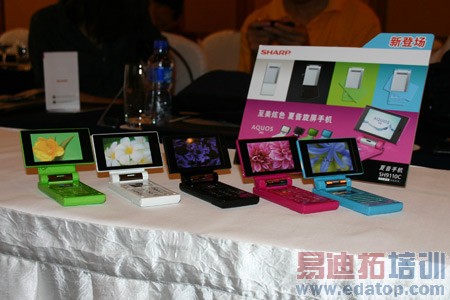夏普SH9110C手机华丽登场 时尚与娱乐元素并重