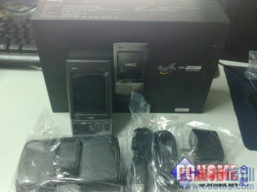 CDMA双模双待 HKC W1000手机直降百元