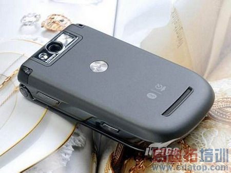 摩托罗拉A1600售1950元 320万像素GPS