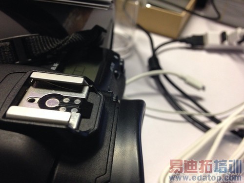 ��ҫ3C��սiPhone5C��˫C�Աȴ����⣨ͼ�ģ�