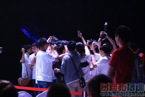 һ���ֻ�������ͼ��ֱ������ԽС����ҫ�Ľ���