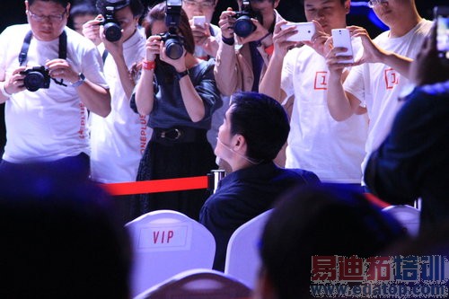 һ���ֻ�������ͼ��ֱ������ԽС����ҫ�Ľ���