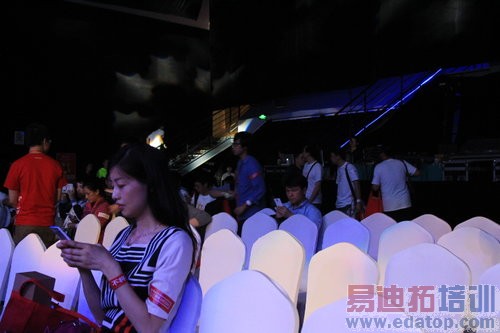 һ���ֻ�������ͼ��ֱ������ԽС����ҫ�Ľ���