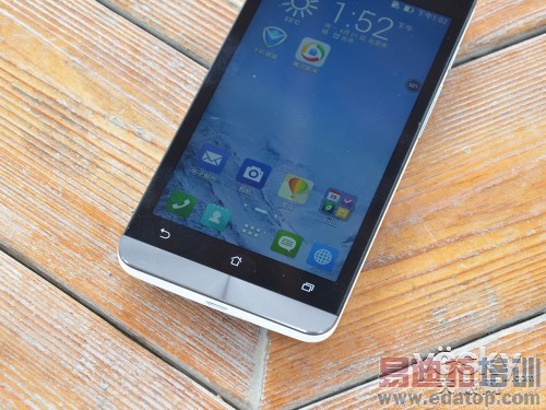 ��˶ZenFone5 ���׶Ա����⣺ʤ�����ϣ���ͼ��