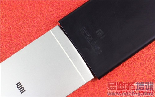 �ԱȲ�����IUNI U2 VSС��3 ��ǿ