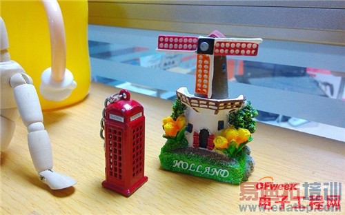 �ԱȲ�����IUNI U2 VSС��3 ��ǿ