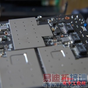 С����Ʒ������⣺С��·����/С�׺�����ǿ��