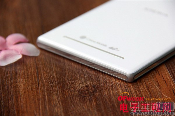 ����Xperia T2 Ultra��ϸ���⣨��ͼ��