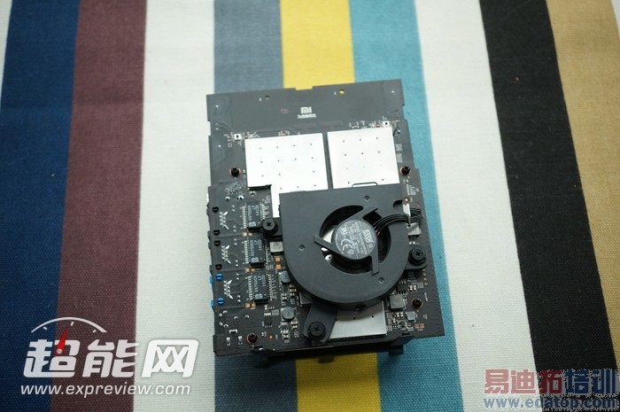 做工到底如何?小米路由量产版拆解(图)