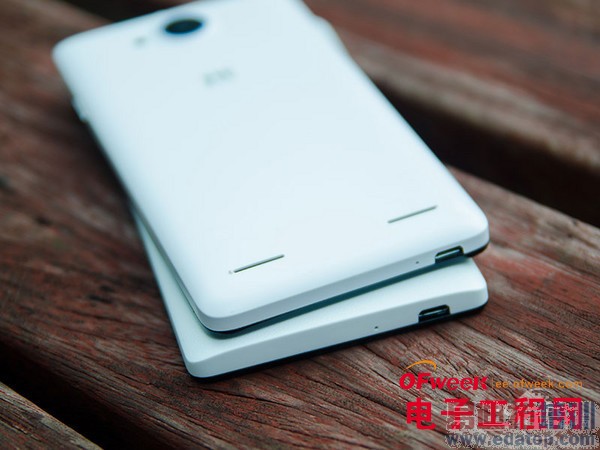 �Ա�����:��ҫ3C 4G��PK��ţV5����ͼ��