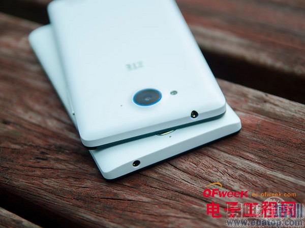 �Ա�����:��ҫ3C 4G��PK��ţV5����ͼ��