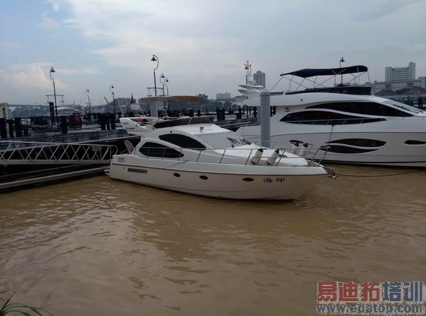 �Ա�����:��ҫ3C 4G��PK��ţV5����ͼ��