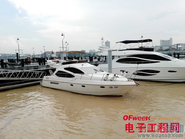 �Ա�����:��ҫ3C 4G��PK��ţV5����ͼ��