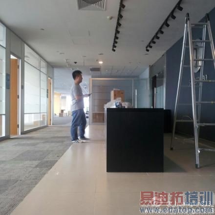 ���ӿƼ��칫���ع⣺ϸ���м��黳����ͼ��