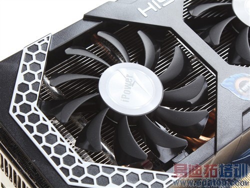 装机控进来:大学男生宿舍必备装备比拼!