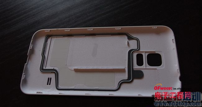 Galaxy S5 mini搭骁龙400(给力配置+拆解图+高清图赏)