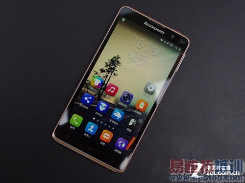 ����ǿ���ʸ�PKС�� ����ƽ�ʿS8����