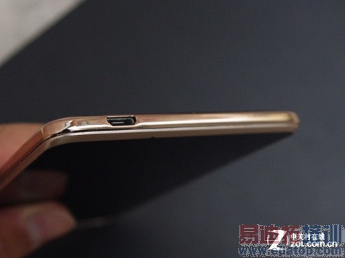 ����ǿ���ʸ�PKС�� ����ƽ�ʿS8����