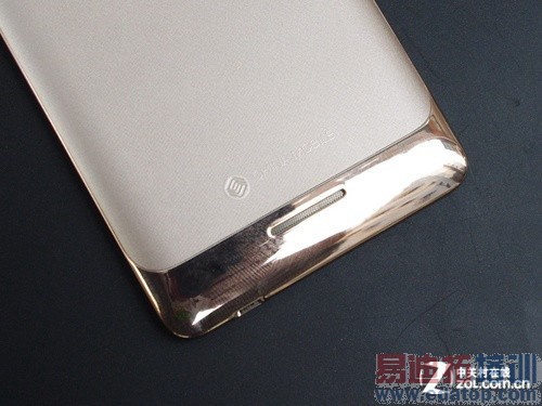 ����ǿ���ʸ�PKС�� ����ƽ�ʿS8����