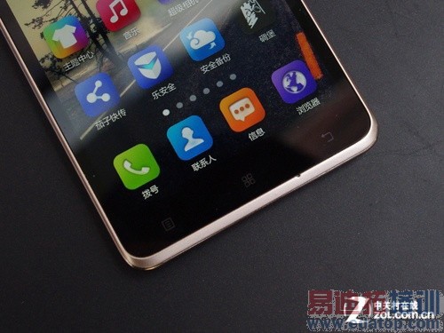 ����ǿ���ʸ�PKС�� ����ƽ�ʿS8����