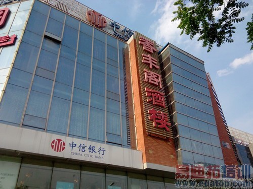 ����ǿ���ʸ�PKС�� ����ƽ�ʿS8����