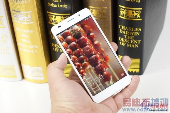 1999究竟该买谁?一加/荣耀全面对比评测(图解)