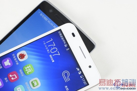 1999究竟该买谁?一加/荣耀全面对比评测(图解)