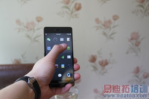 情怀狙击战 Smartisan T1对比一加手机