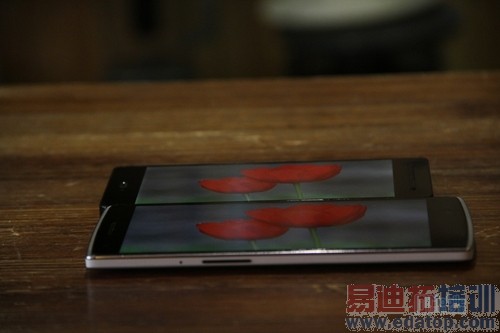 情怀狙击战 Smartisan T1对比一加手机