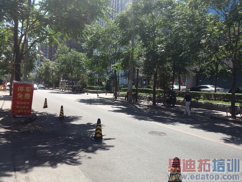 情怀狙击战 Smartisan T1对比一加手机