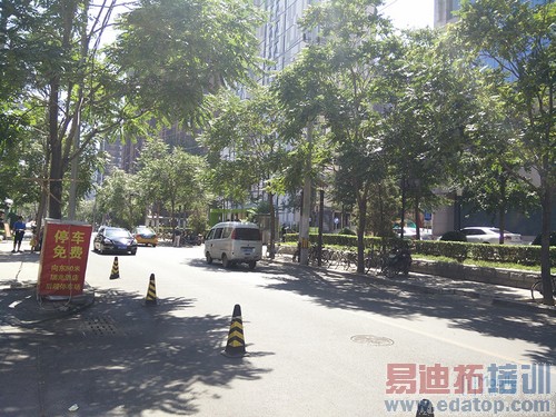 情怀狙击战 Smartisan T1对比一加手机