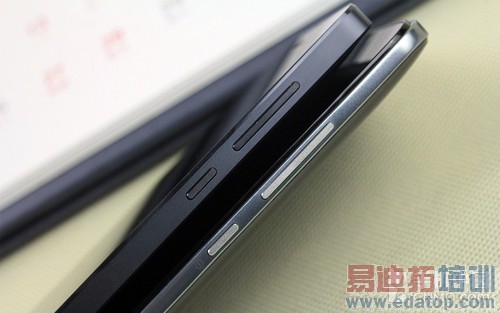 �������PKС��4��˭��վ��