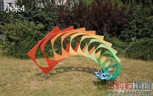 �������PKС��4��˭��վ��