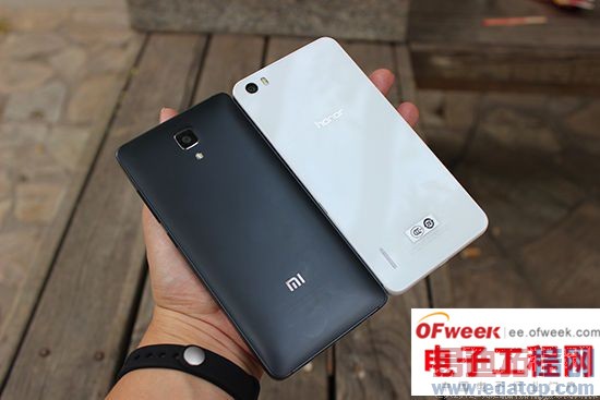 С��4/��Ϊ��ҫ6�ռ��Աȣ�˭������MX4��ǿ���У������ع⣩