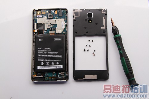 人艰也拆!锤子/荣耀6/米4彻底拆机评测 结果令人震惊