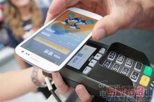 iPhoneѪƴ����  �ٻ�����NFC�ܷ���ʤ�㣿��ͼ�飩