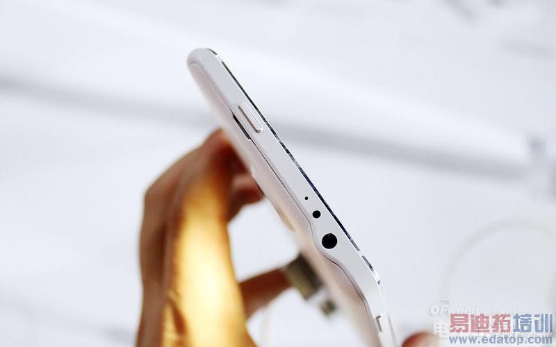 三星新品发布:新旗舰Note 4/曲面屏机Galaxy Note Edge对比评测