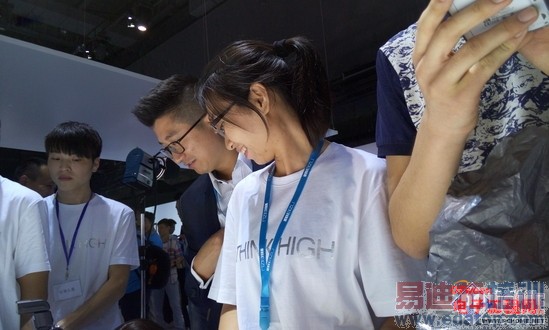 ����MX4 VS С��4�Ա����⣺����ǿ���۷�Ծ���ͼ+��Ƶ��