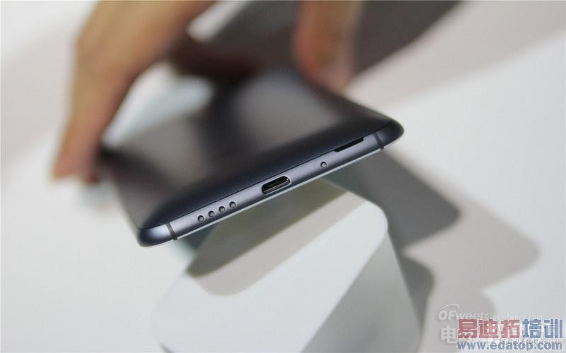 ����MX4�ֳ����⣺2.6mmȫ����խ�߿�VSС��4  ��խ