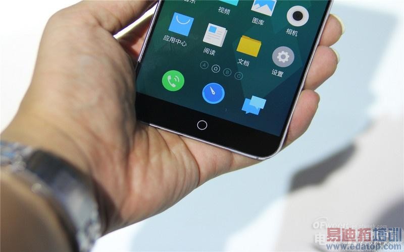 ����MX4�ֳ����⣺2.6mmȫ����խ�߿�VSС��4  ��խ