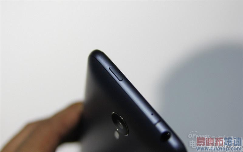 ����MX4�ֳ����⣺2.6mmȫ����խ�߿�VSС��4  ��խ