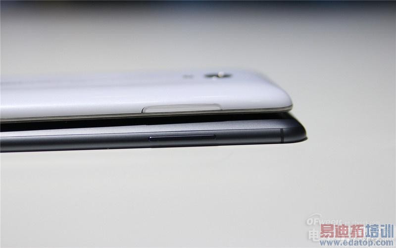 ����MX4�ֳ����⣺2.6mmȫ����խ�߿�VSС��4  ��խ