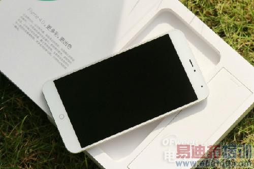 ����MX4/С��4�ԱȲ����������ڱ߹�����ʤС��4��ͼ�͡�