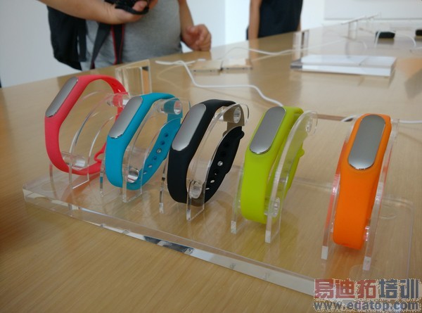 ����MX4/С��4�Ա����⣺˭�������Լ۱�֮����