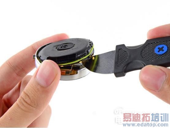 ƴ�ˣ�Moto 360��������Apple Watch