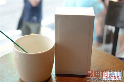 魅族/小米激战正酣苹果已悄悄来袭 iPhone 6/Plus开箱对比评测